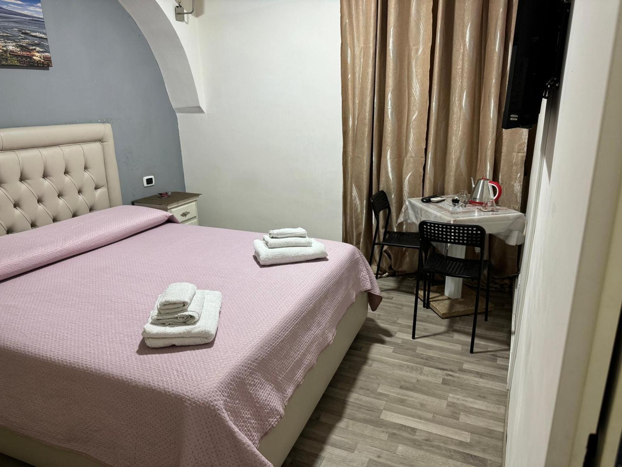 Love And Rose Appartment Napoli Esterno foto